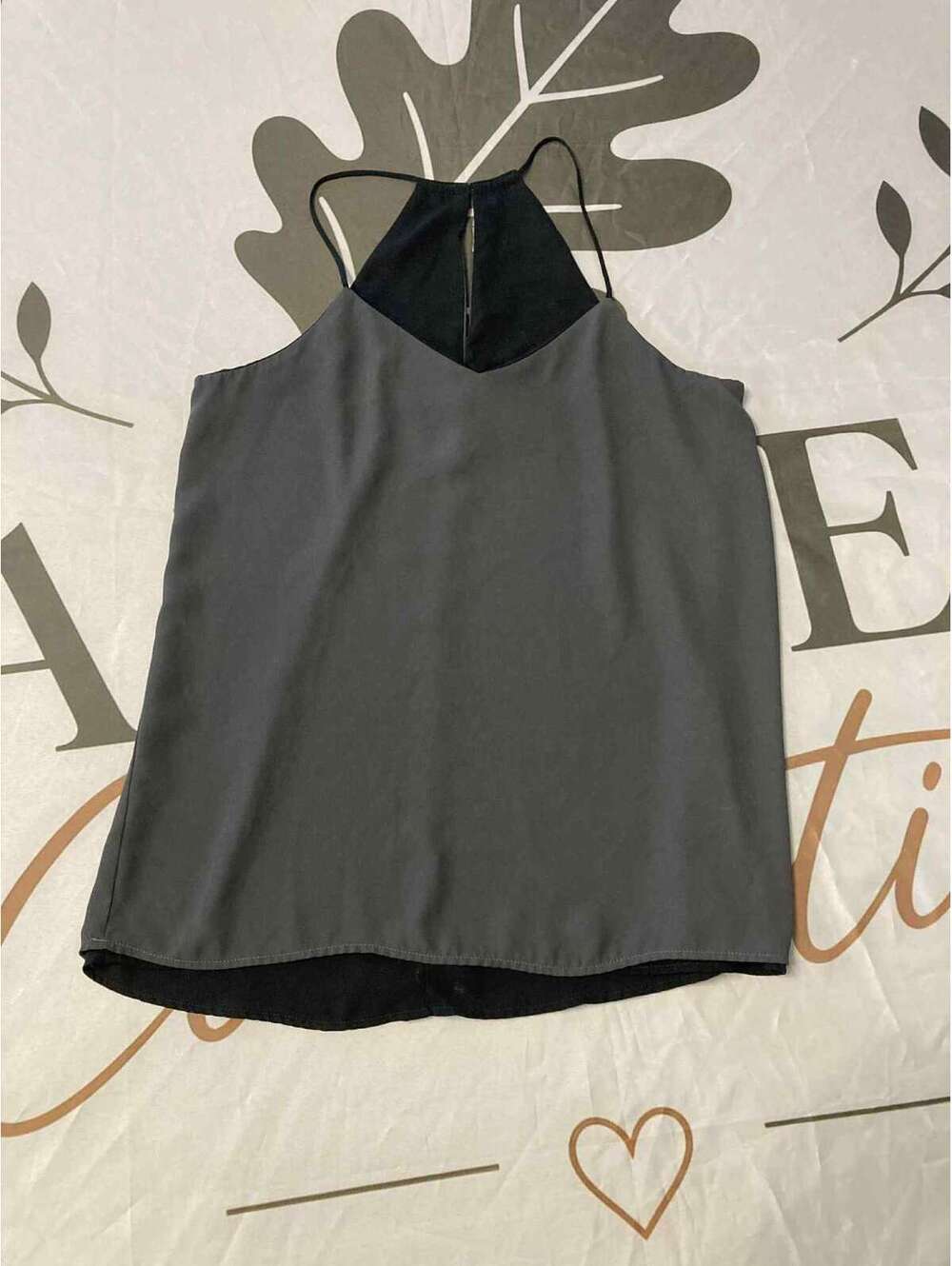 SHEIN Chic Two-Tone Sleeveless Blouse with Back Keyhole Detail